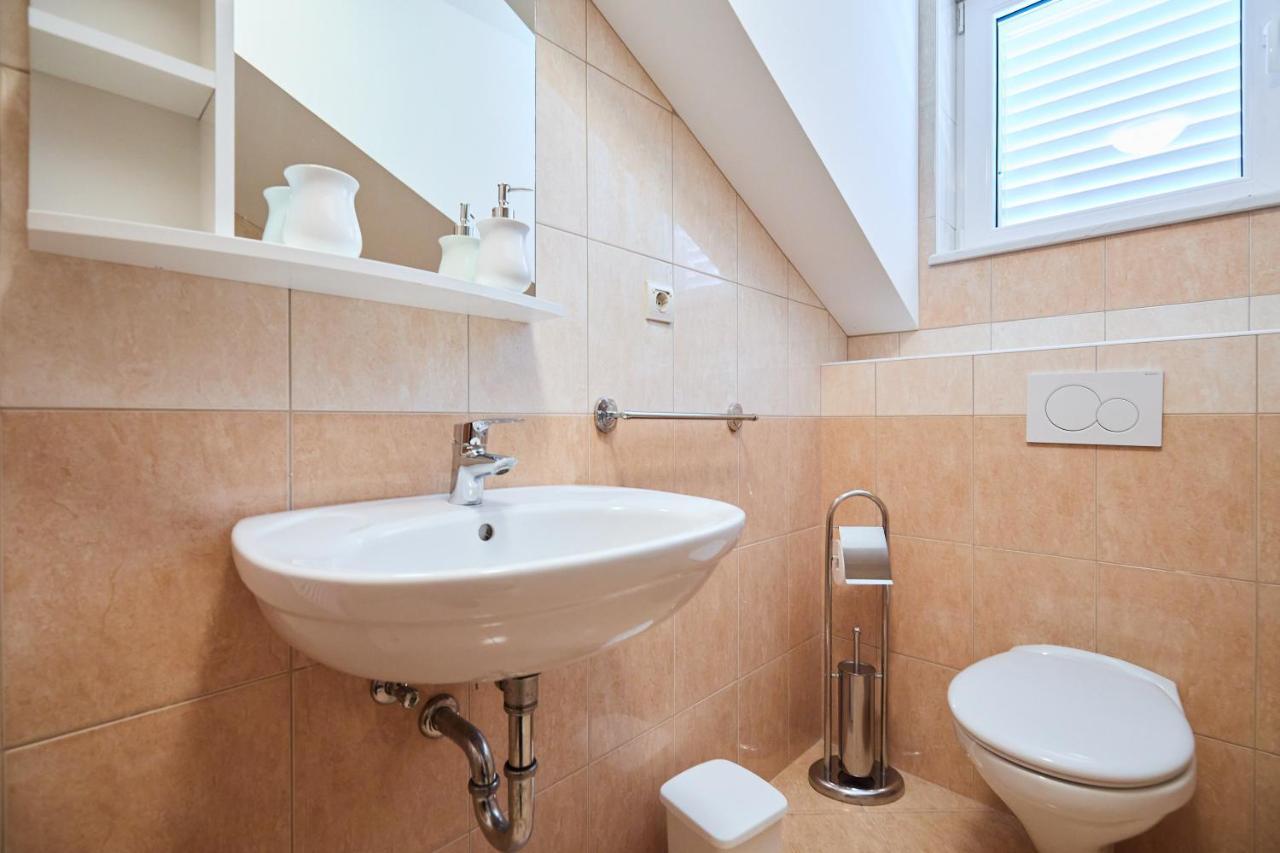Helton Seaview Apartments Орашац Екстериор снимка