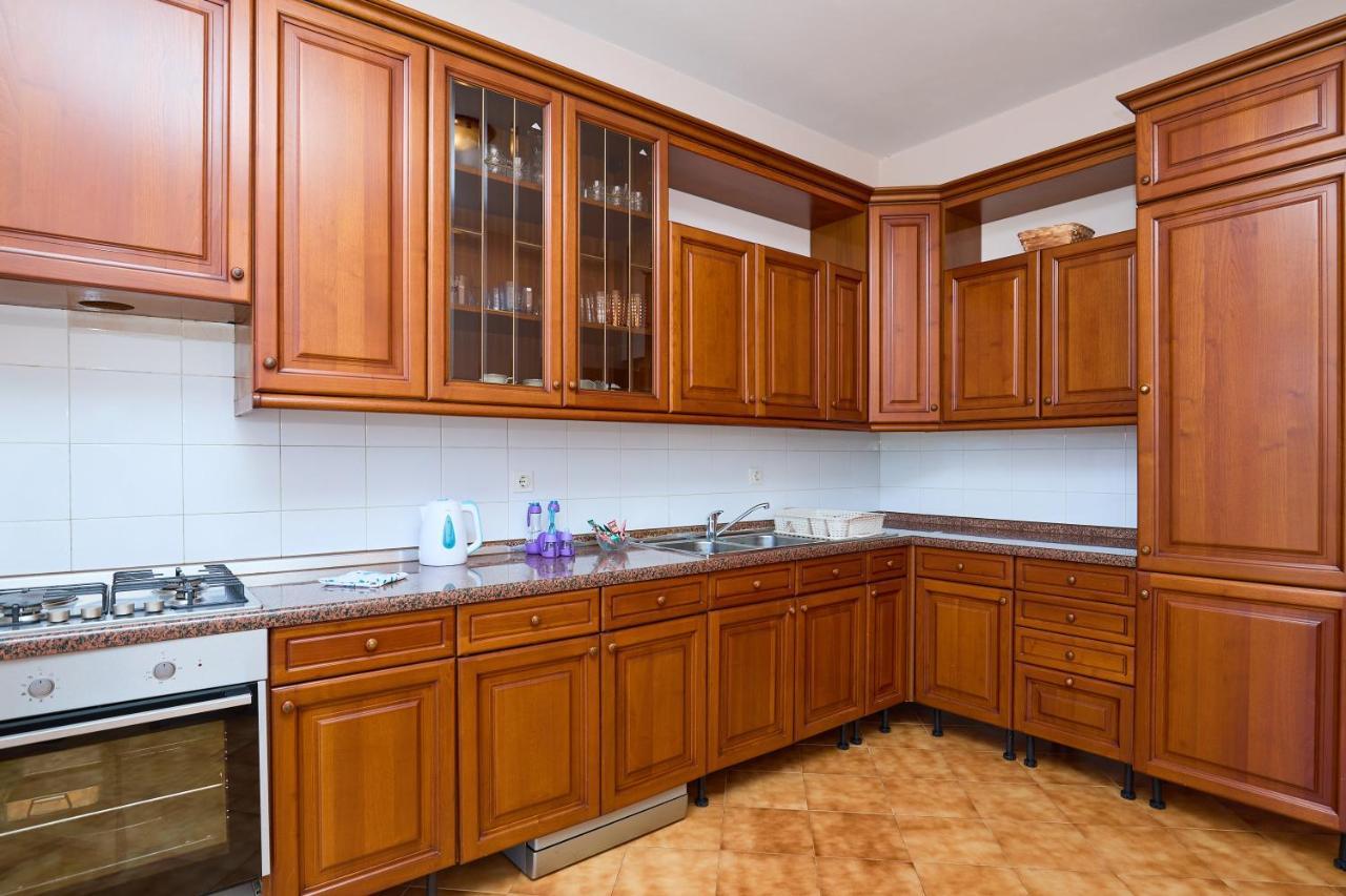 Helton Seaview Apartments Орашац Екстериор снимка