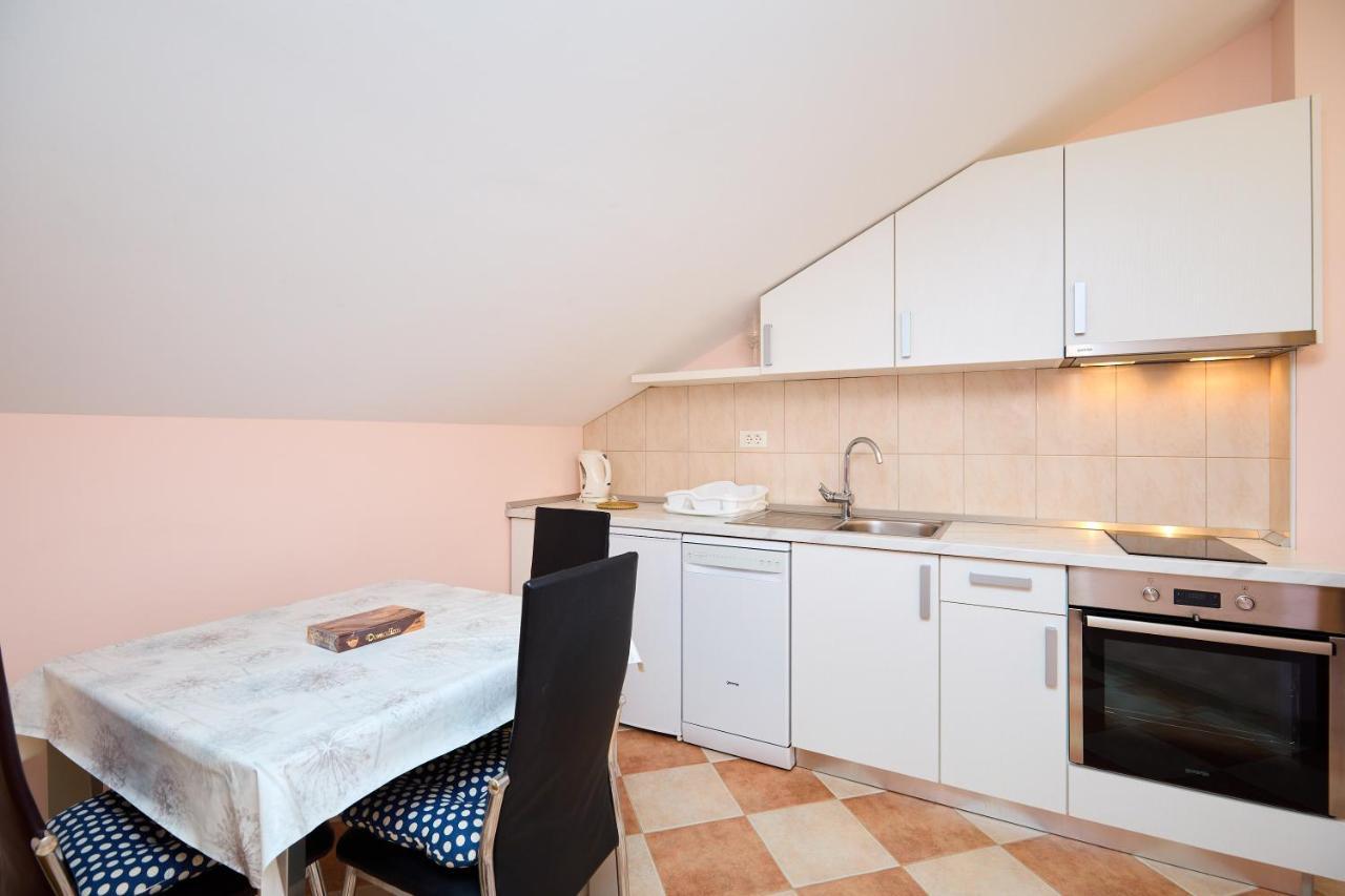 Helton Seaview Apartments Орашац Екстериор снимка