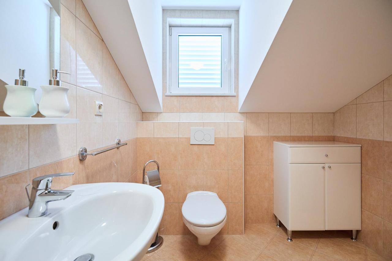 Helton Seaview Apartments Орашац Екстериор снимка