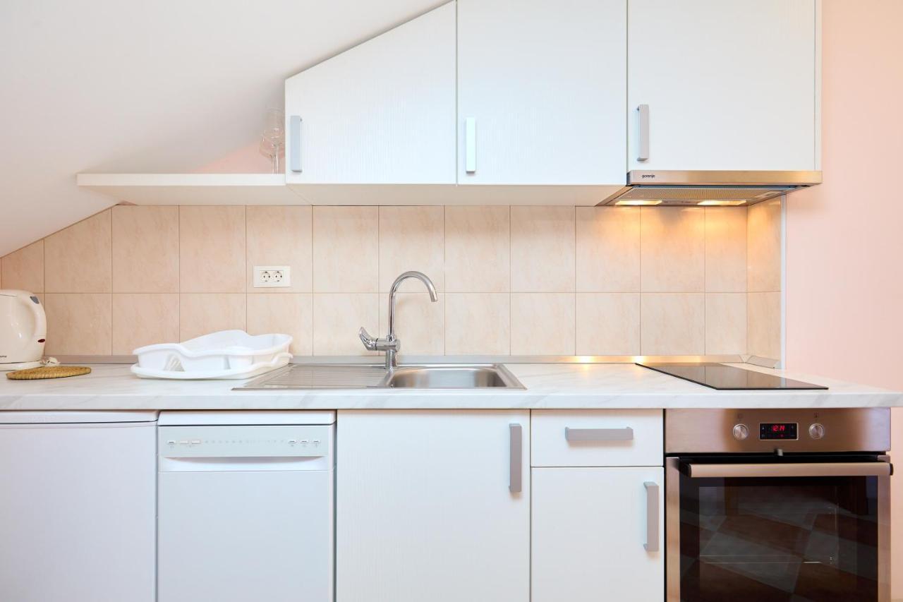 Helton Seaview Apartments Орашац Екстериор снимка